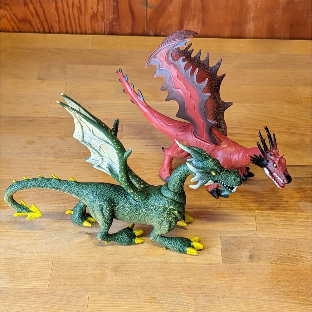 MB Wolverine Holding LLC Dragon Action Figure Set Red Green ITM0006043 2pc